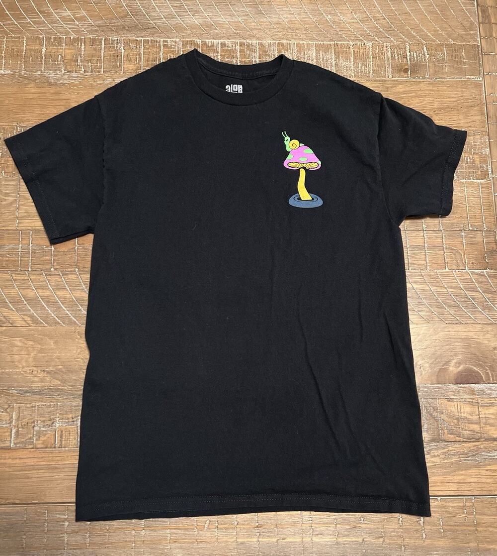 aLab Black Mushroom T-shirt Size Medium Graphic Tee Colorful Vibrant Print